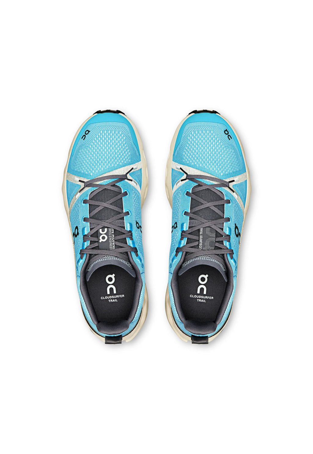 Scarpe da corsa in rete blu con accenti grigio scuro, dotate di punta rinforzata, suola ammortizzata e un sistema di allacciatura intricato.