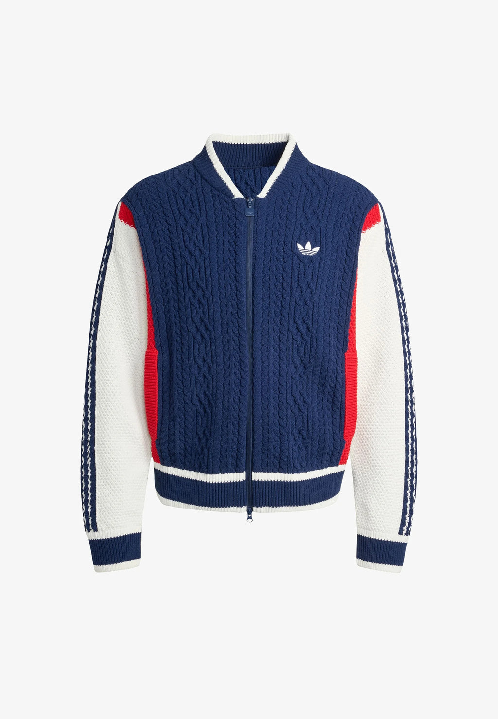 Giacca con zip a maglia di colore blu navy, bianco e rosso, con motivo a treccia, colletto e polsini a coste, e logo Adidas sul petto.
