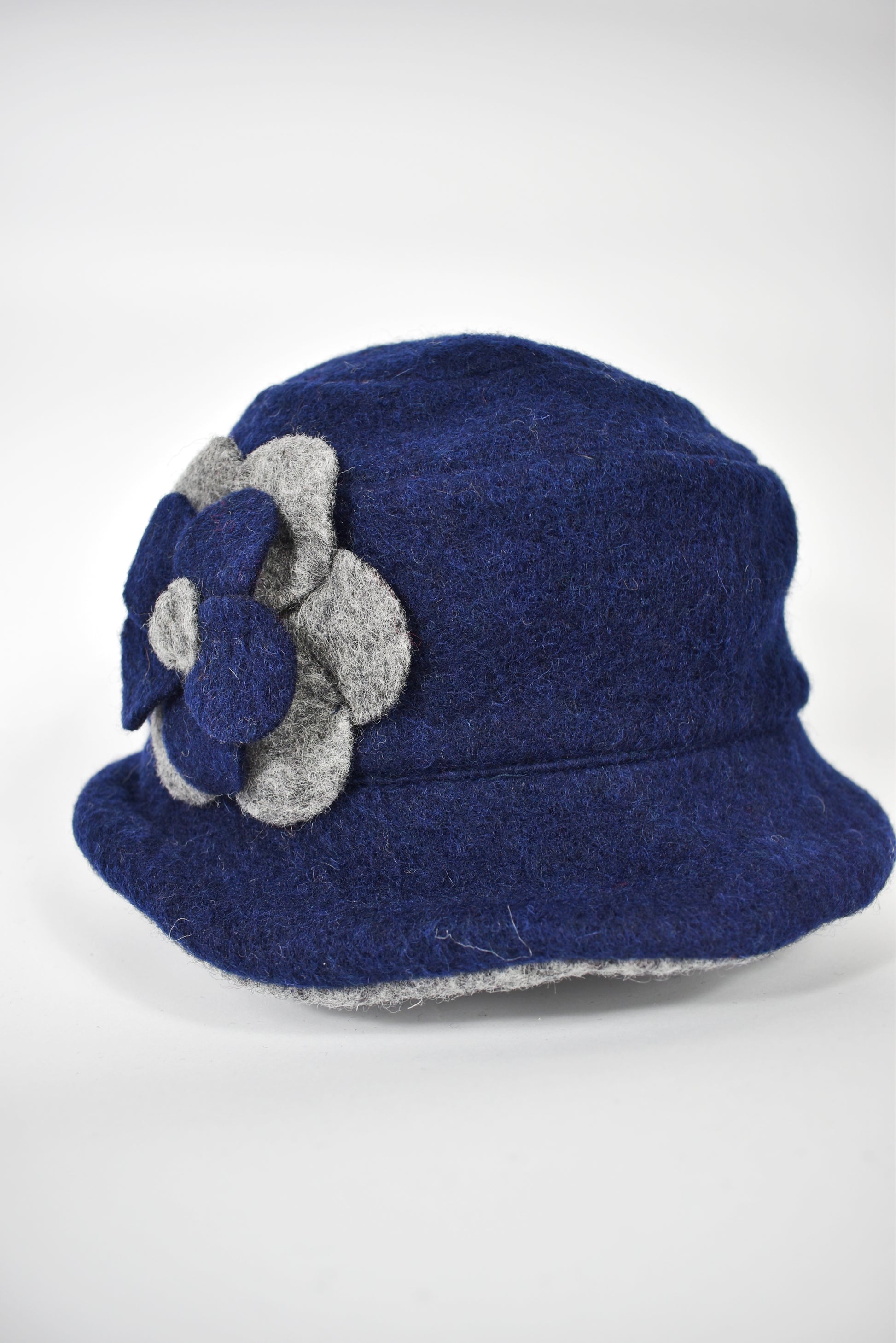 Cappello bicolor fiore