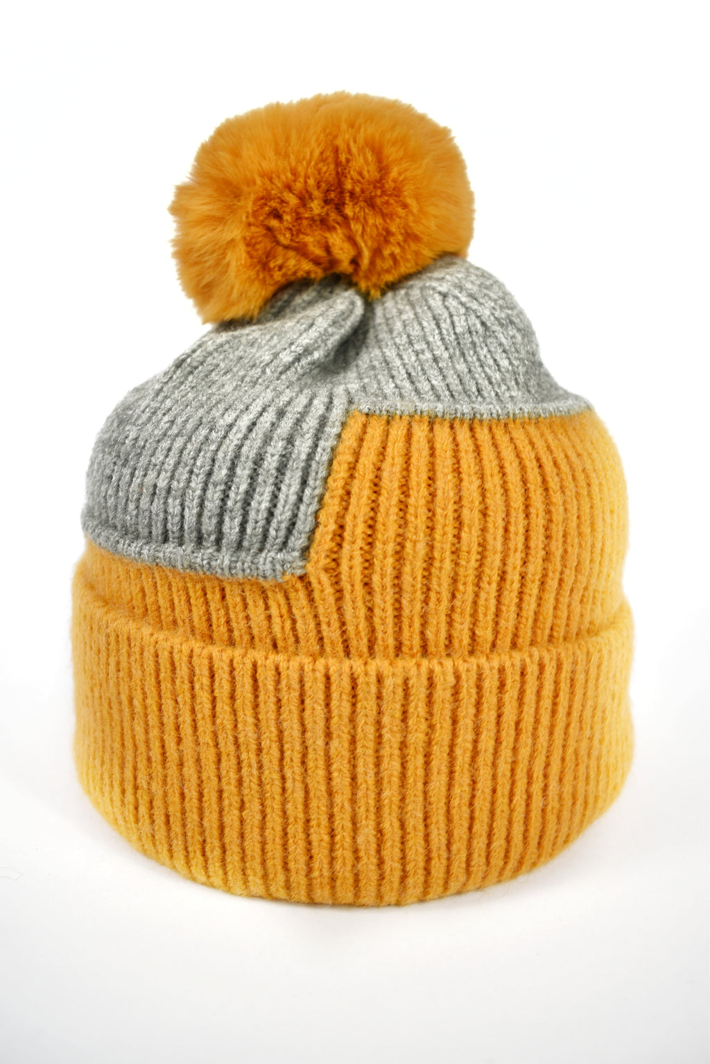 Cappello bicolor con pompon