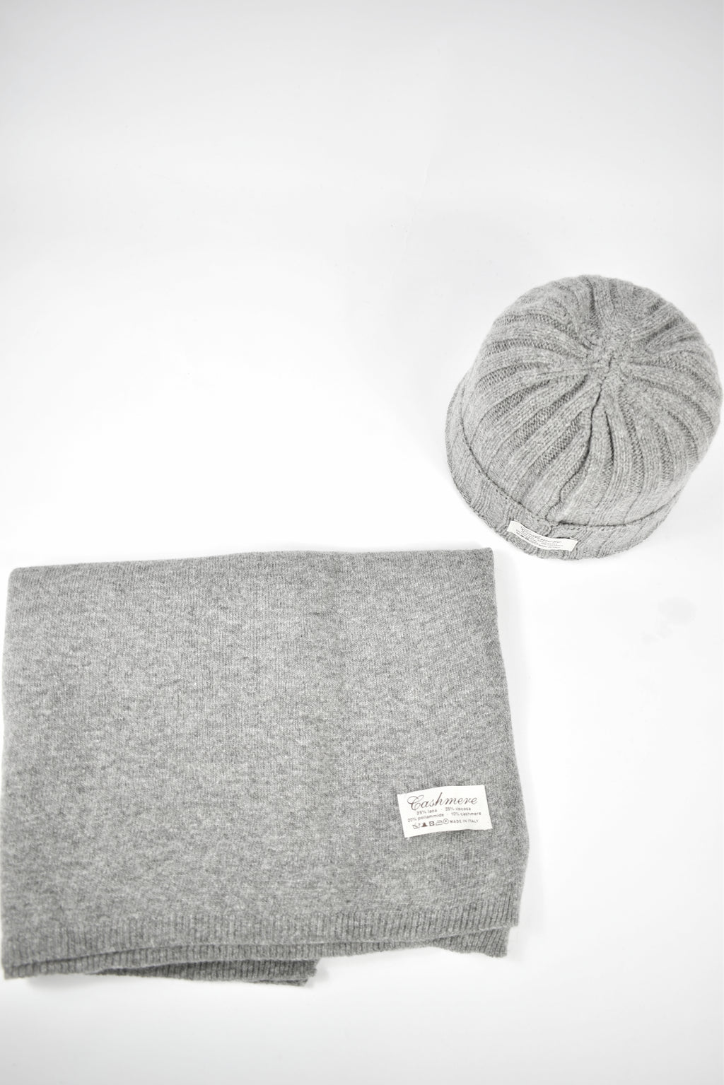 Sciarpa e cappello con cashemere Grigio