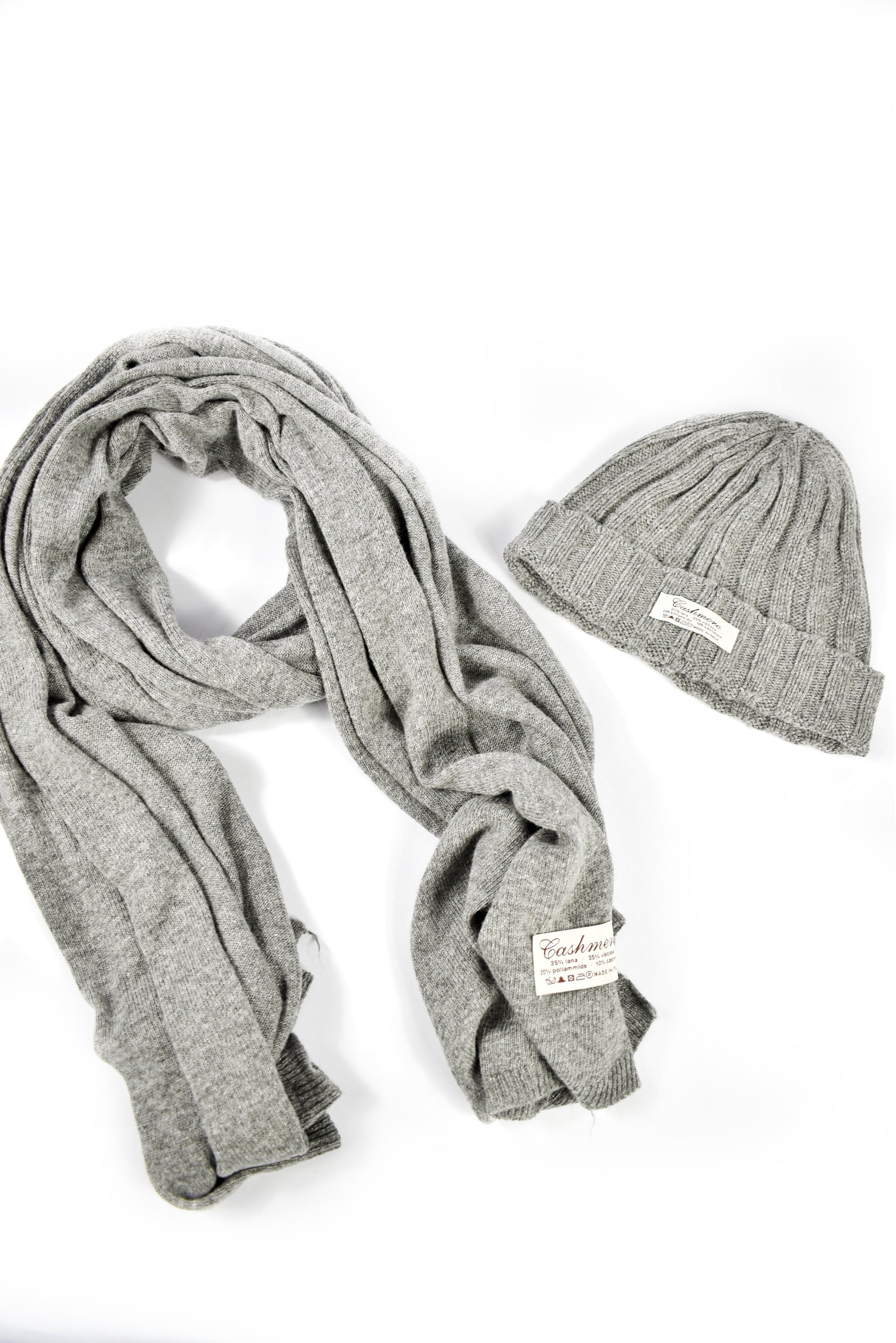 Sciarpa e cappello con cashemere Grigio