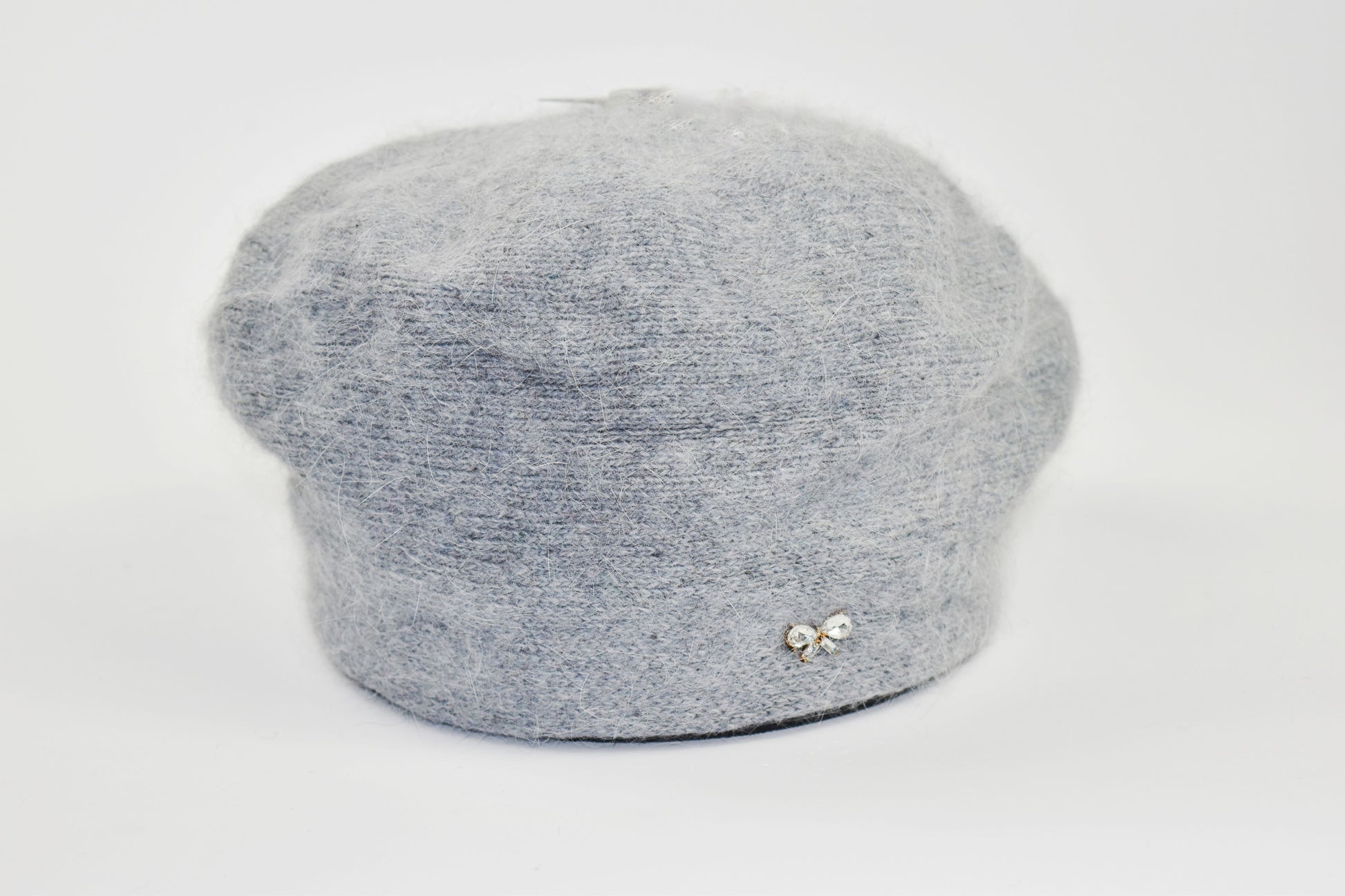 Berretto basco con fiocchetto