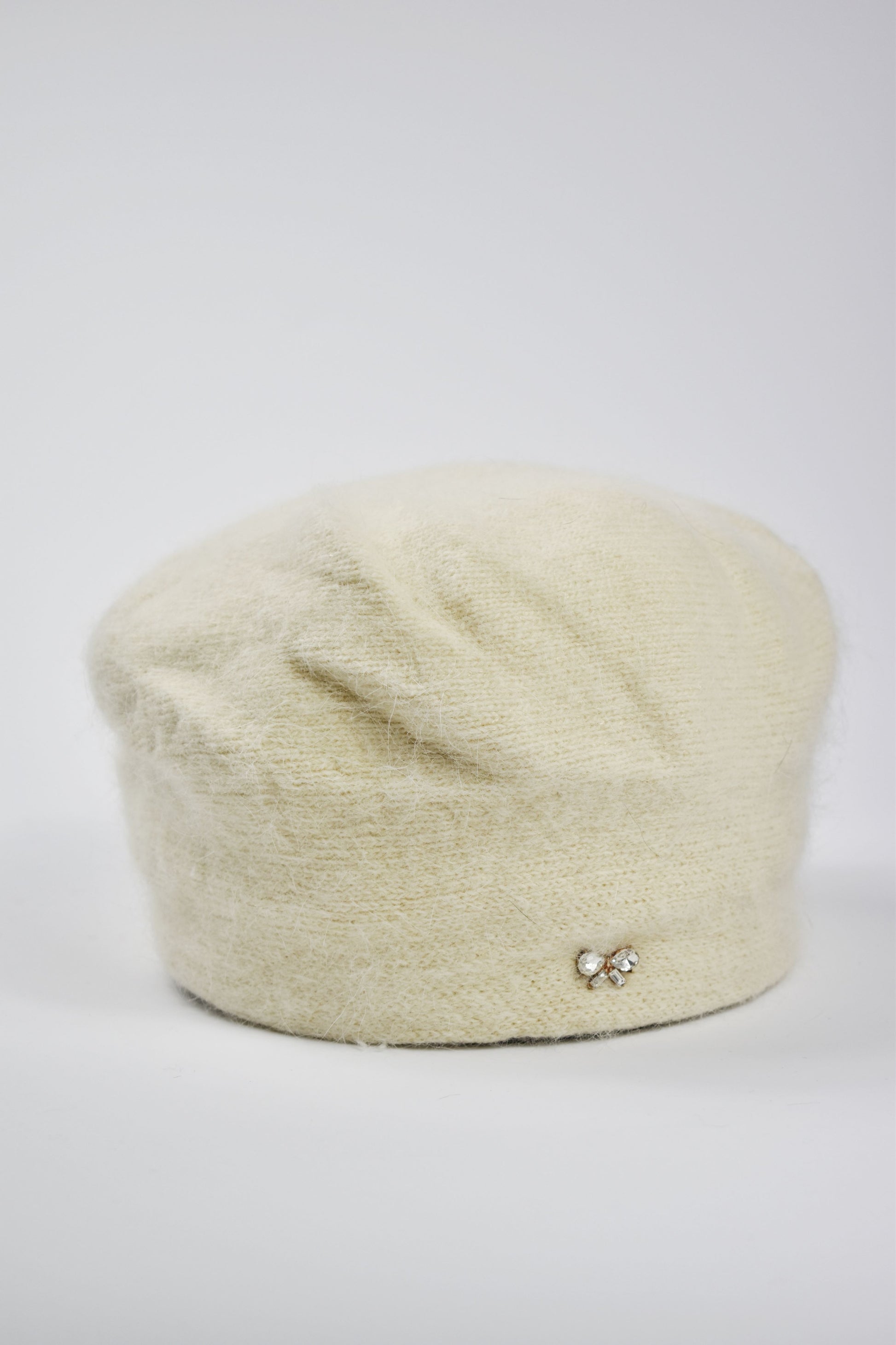 Berretto basco con fiocchetto