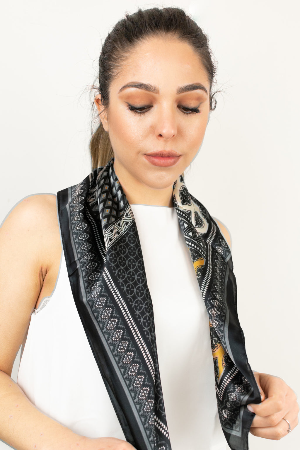 Foulard quadrato a stampa etnica