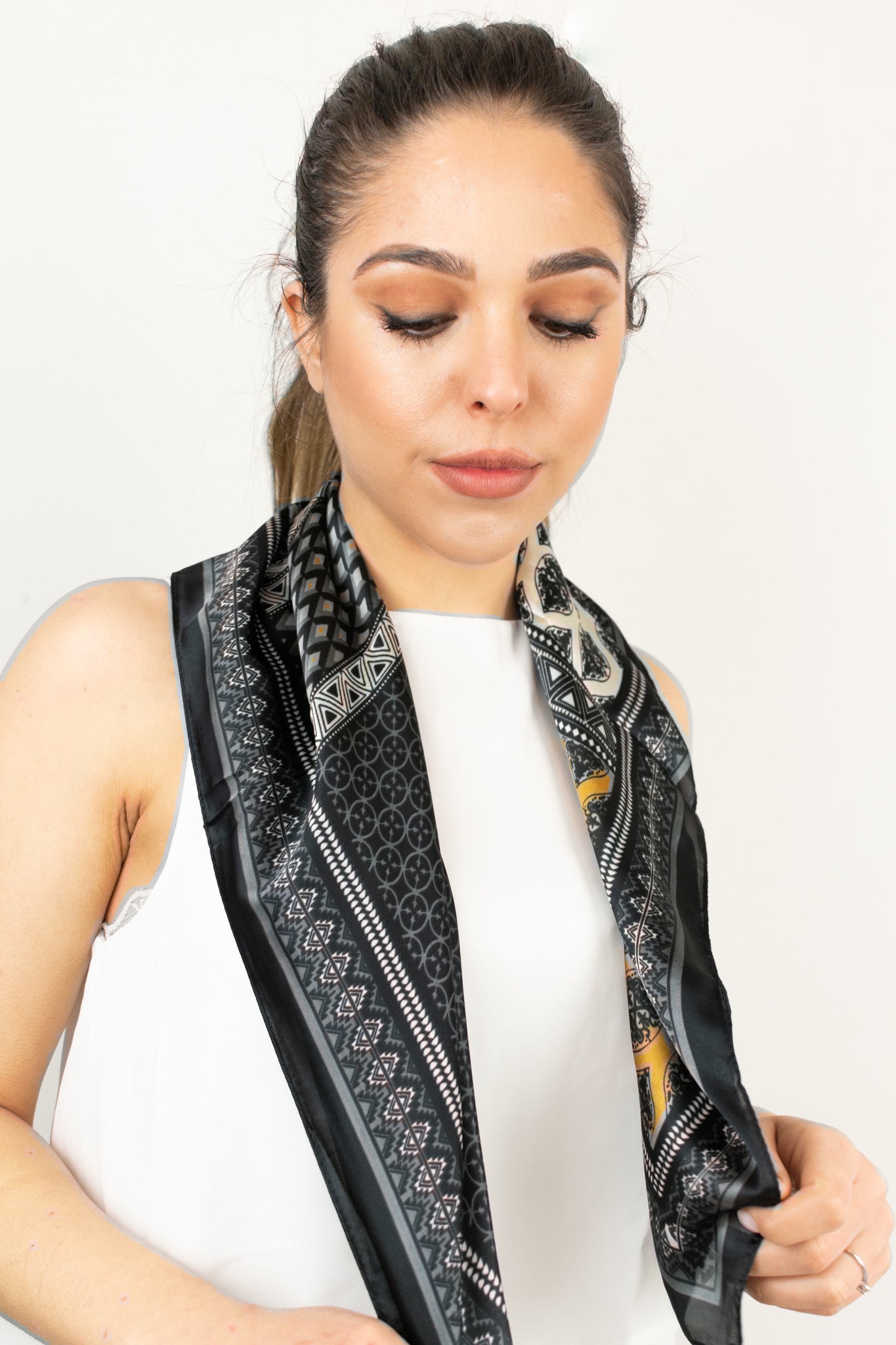 Foulard quadrato a stampa etnica