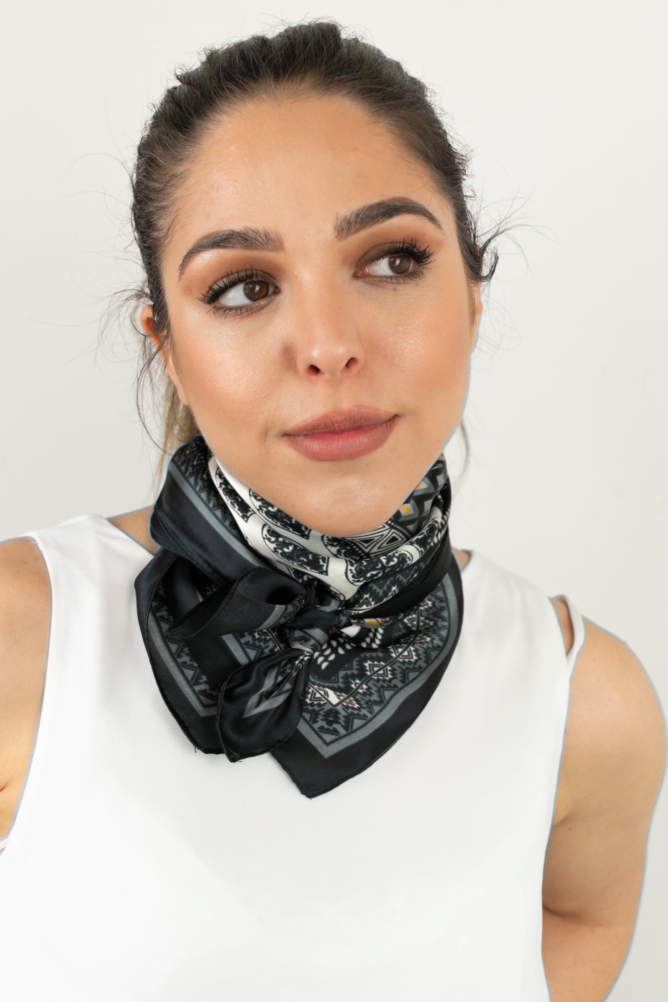 Foulard quadrato a stampa etnica