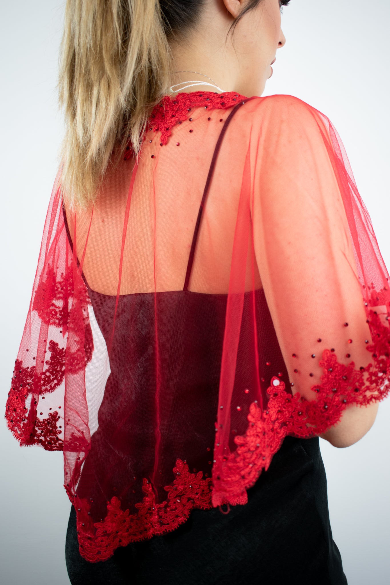 Coprispalle elegante in tulle