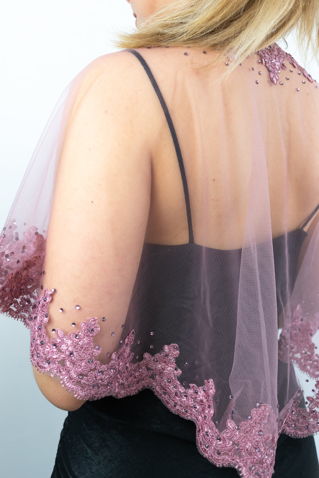 Coprispalle elegante in tulle