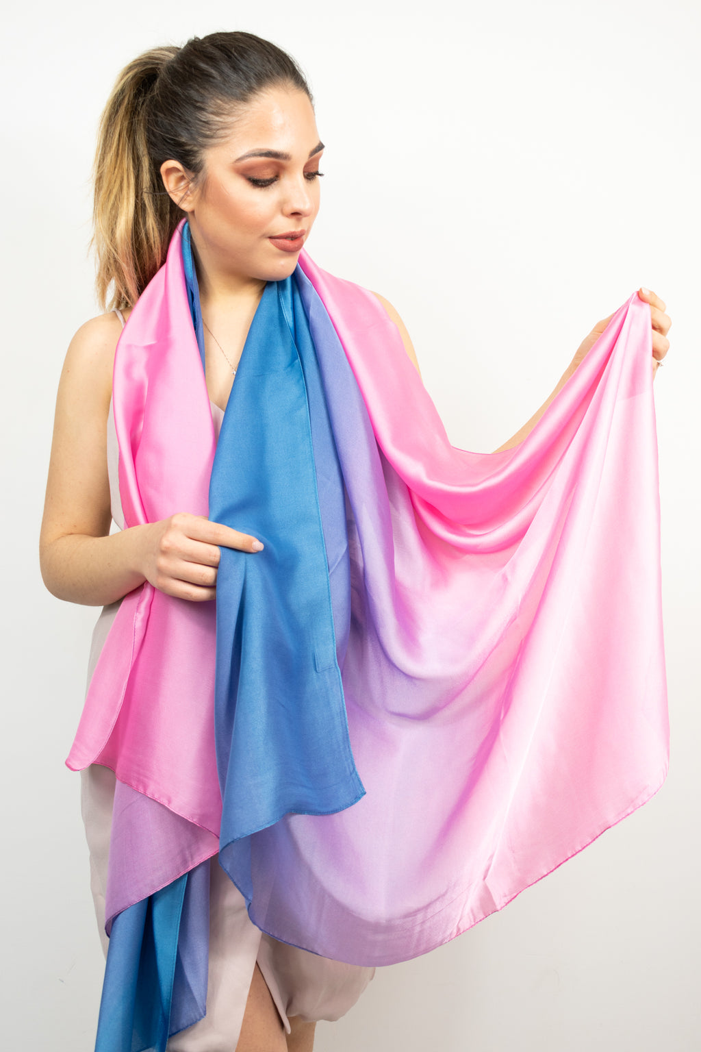 Stola foulard sfumato rosa celeste