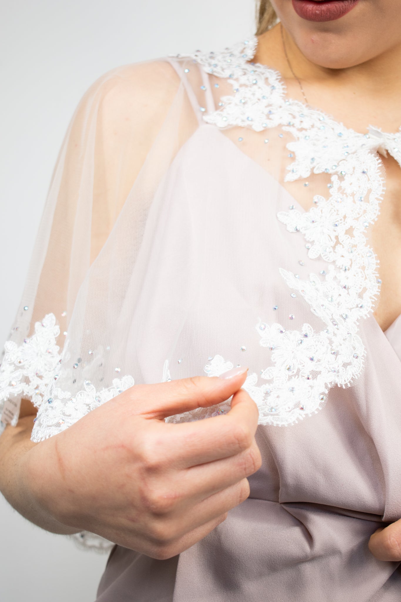 Coprispalle elegante in tulle