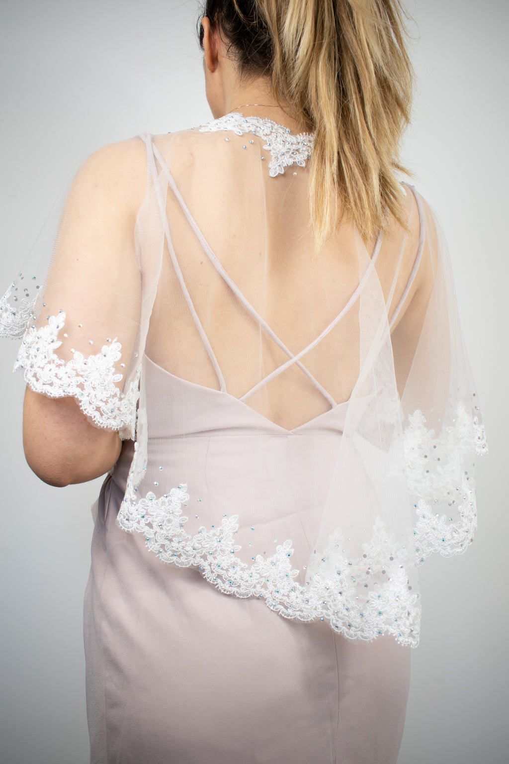 Coprispalle elegante in tulle