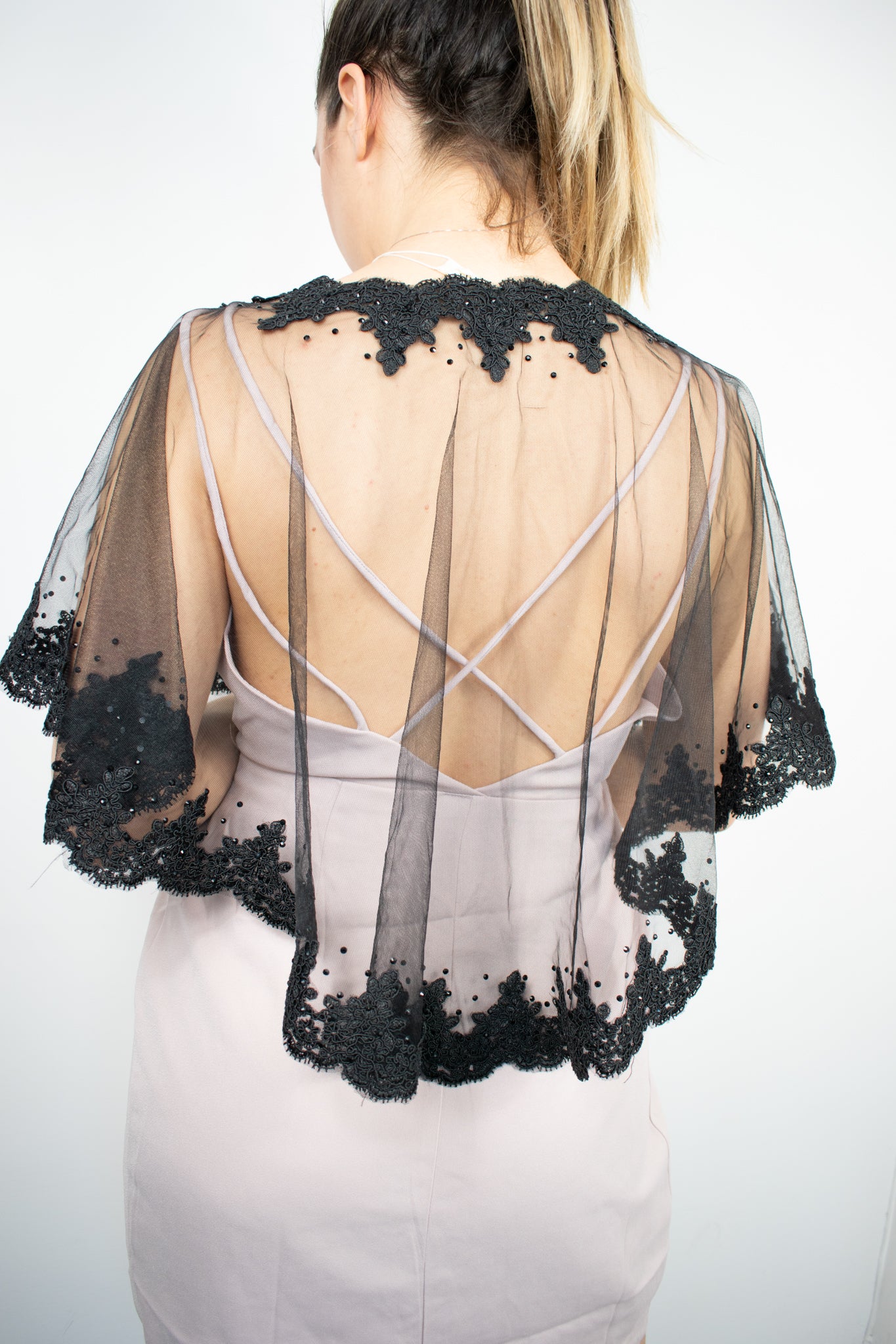 Coprispalle elegante in tulle