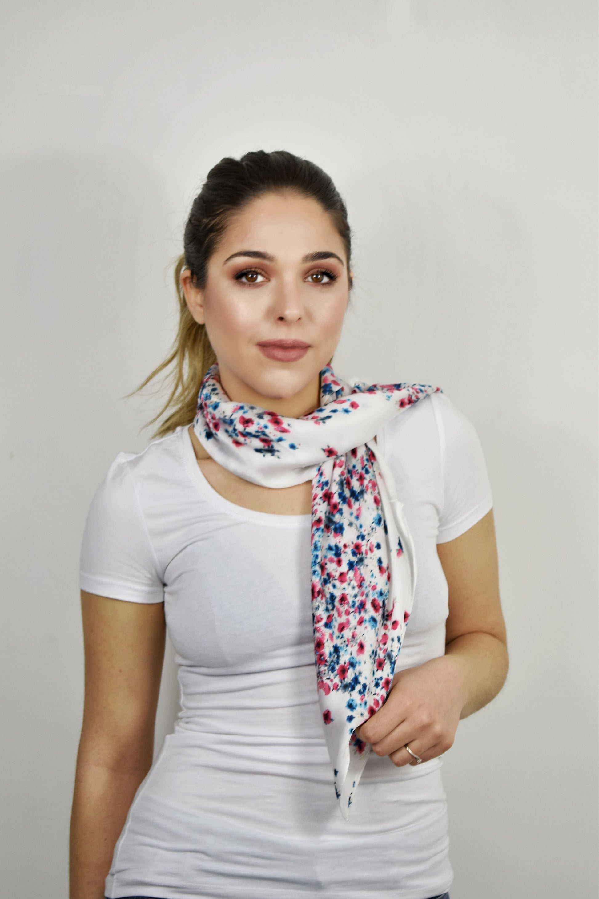 Foulard quadrato fantasia fiorellini