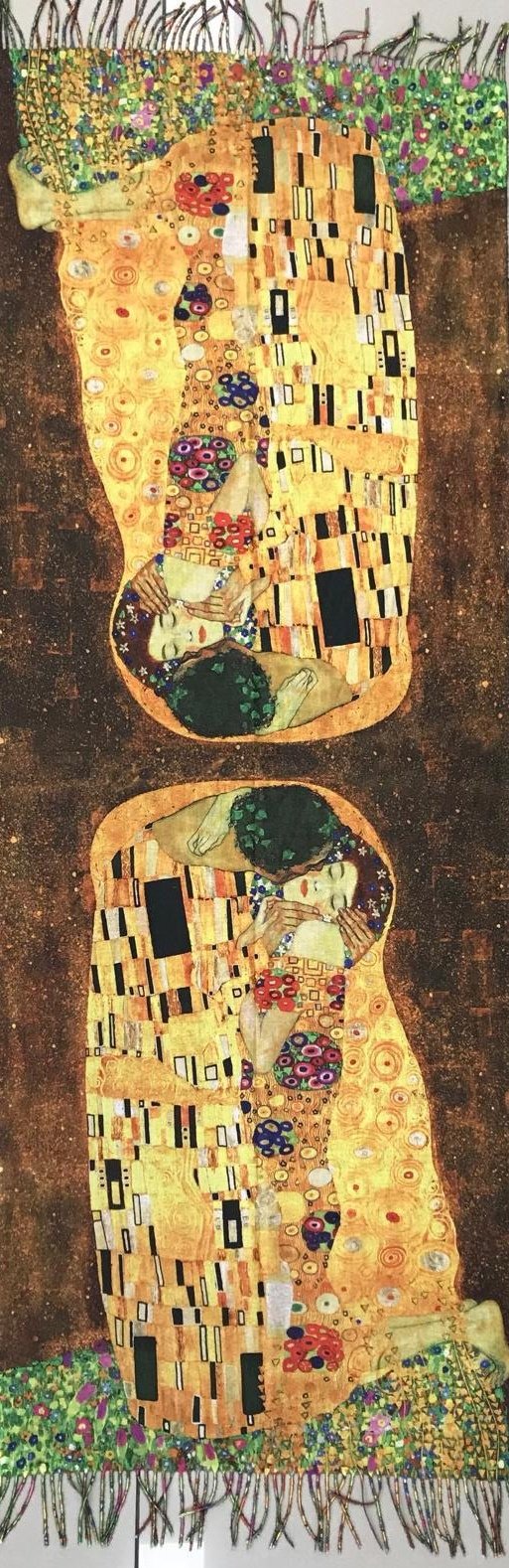 Sciarpa con quadro famoso di Klimt il bacio. Sciarpa con frange in lana e viscosa