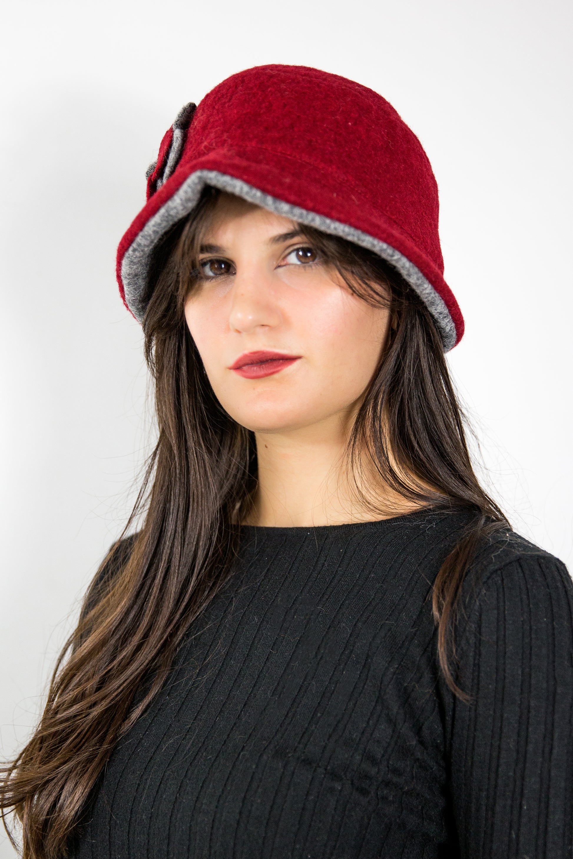 Cappello bicolor fiore