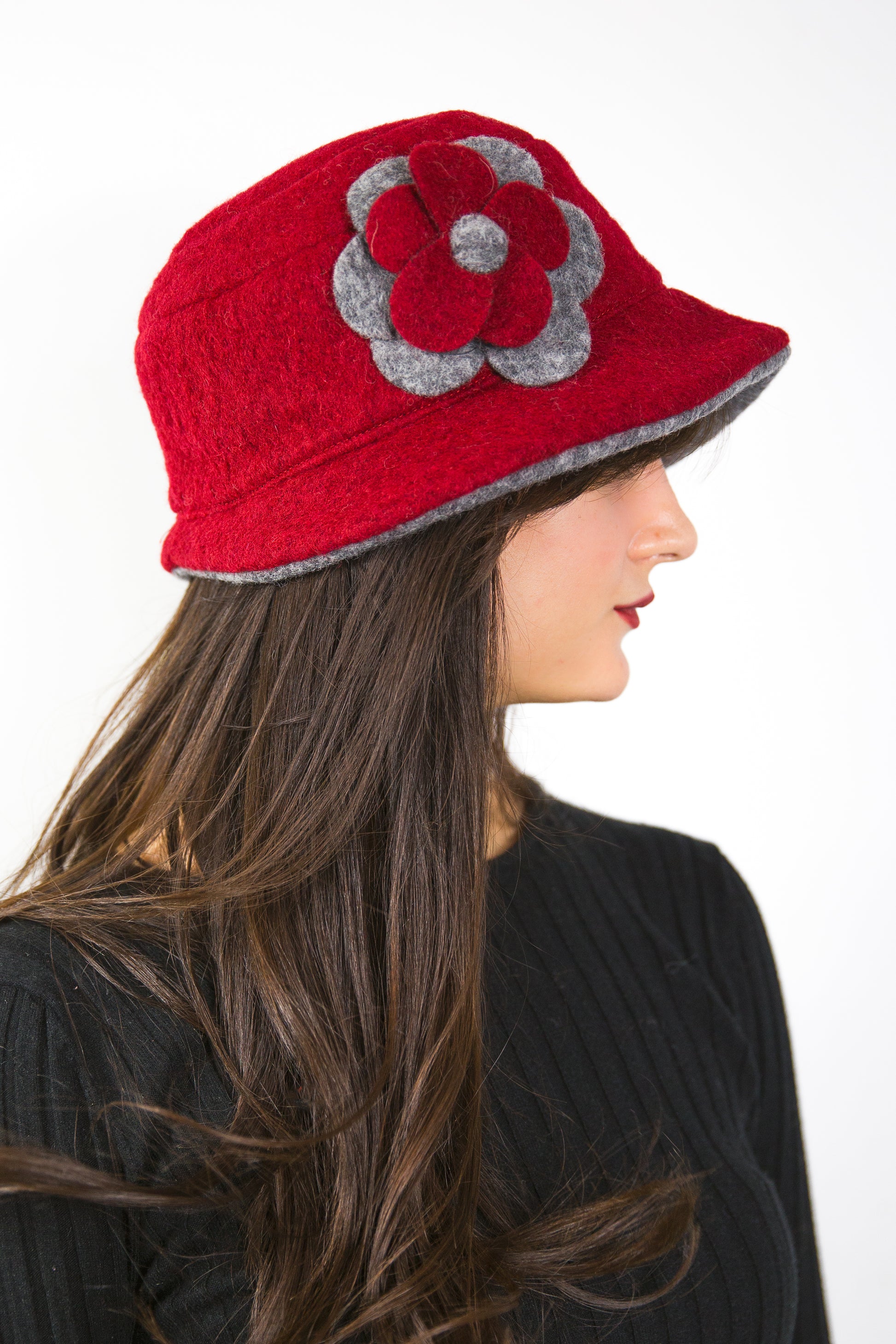 Cappello bicolor fiore