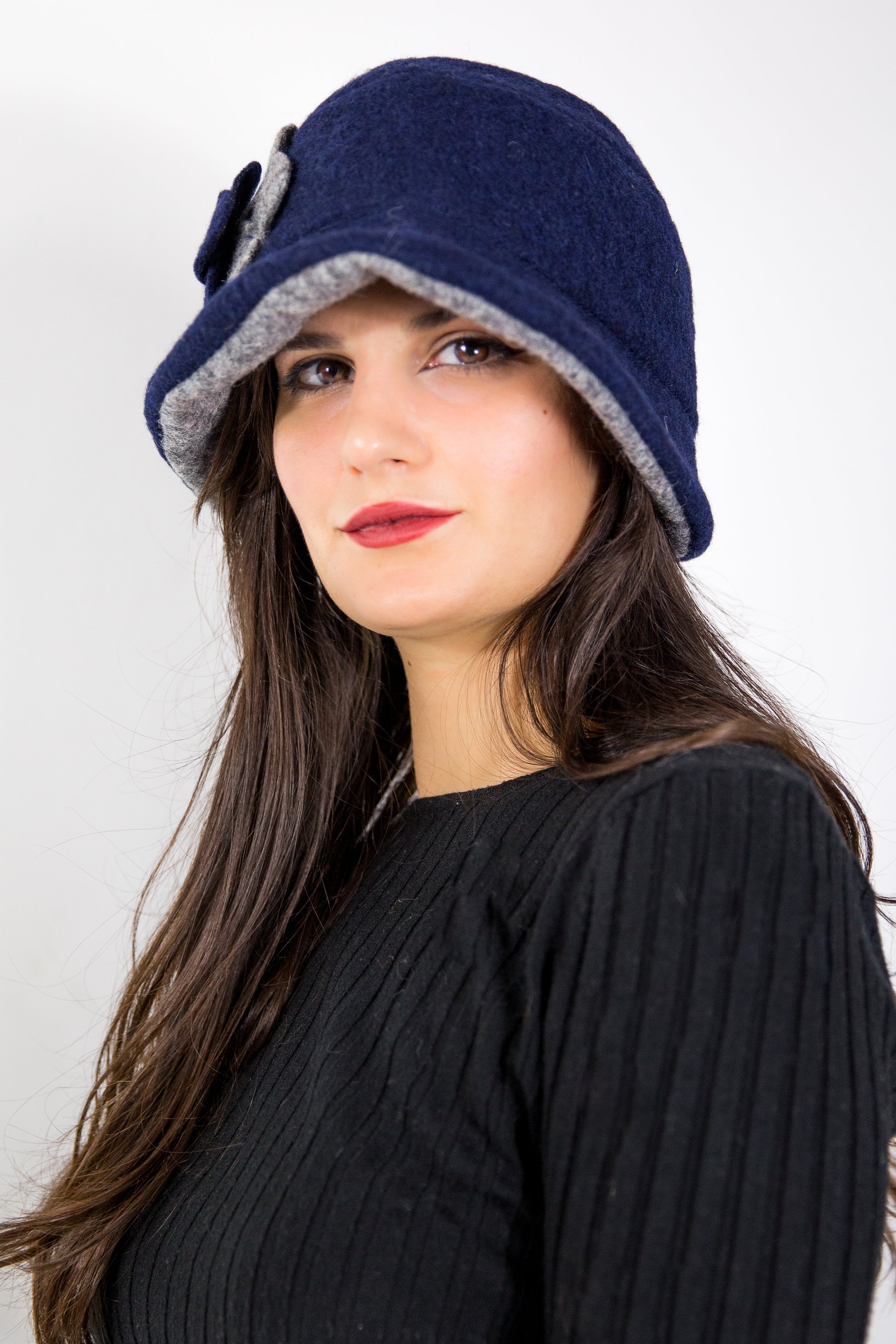 Cappello bicolor fiore