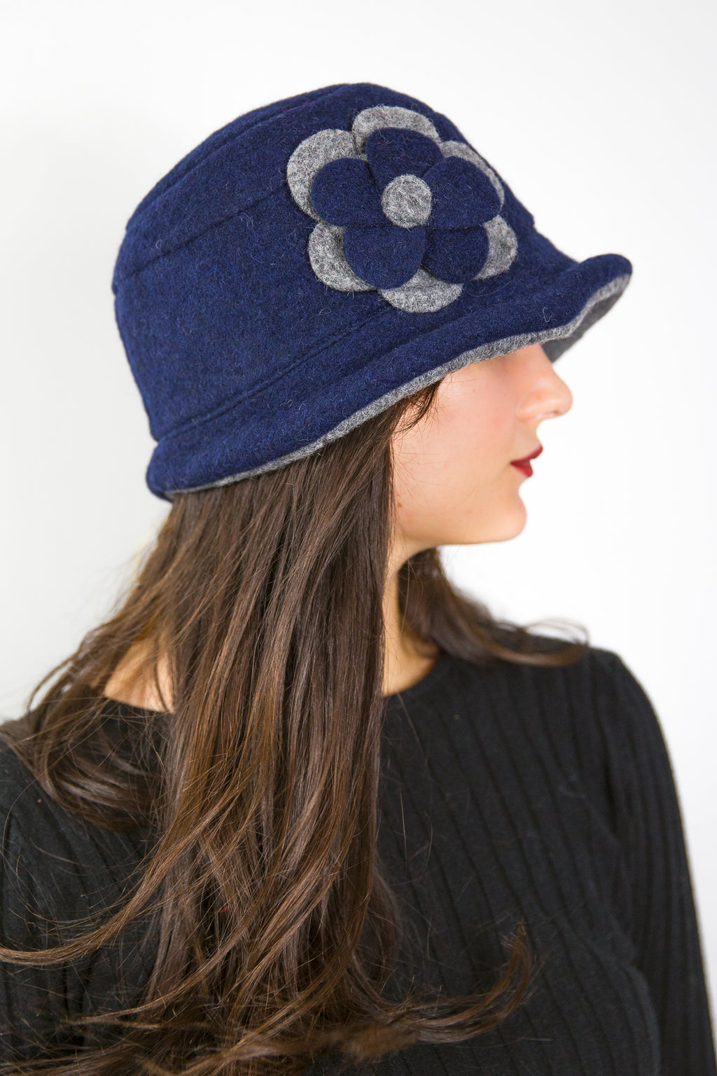 Cappello bicolor fiore