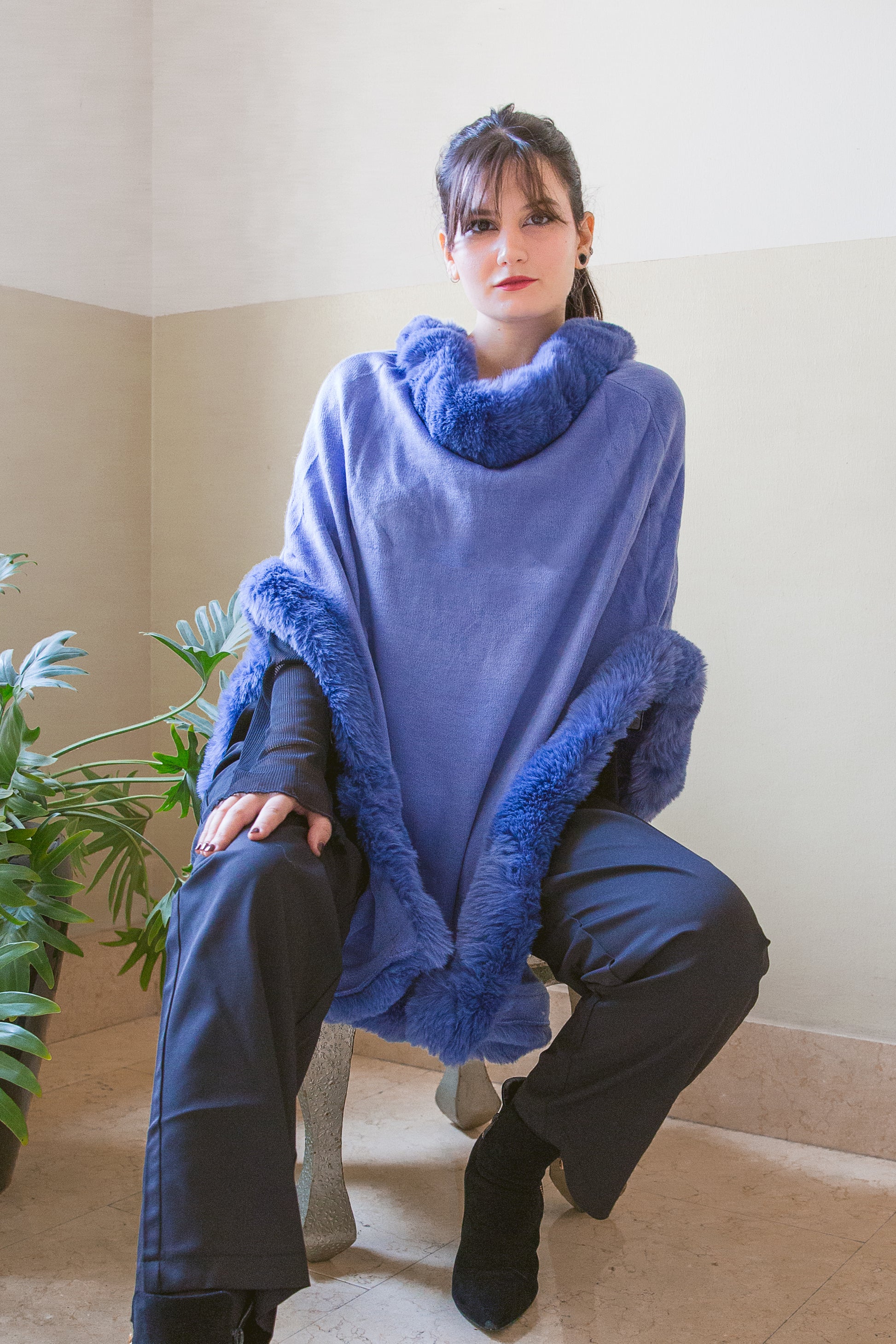 Poncho con ecopelliccia Mour