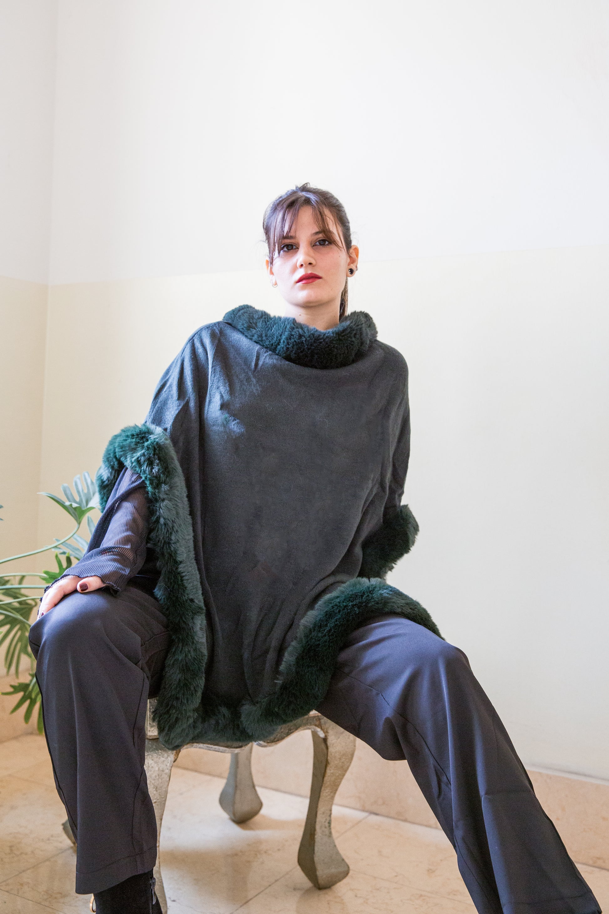 Poncho con ecopelliccia Mour