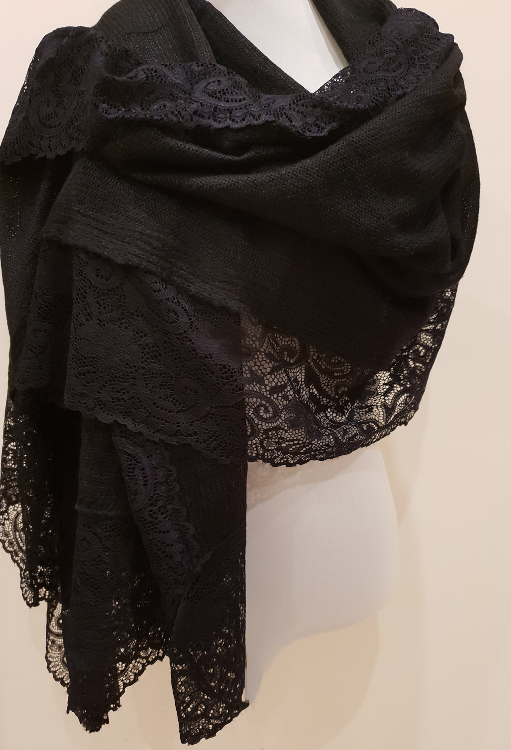 Maxy Sciarpone con Pizzo