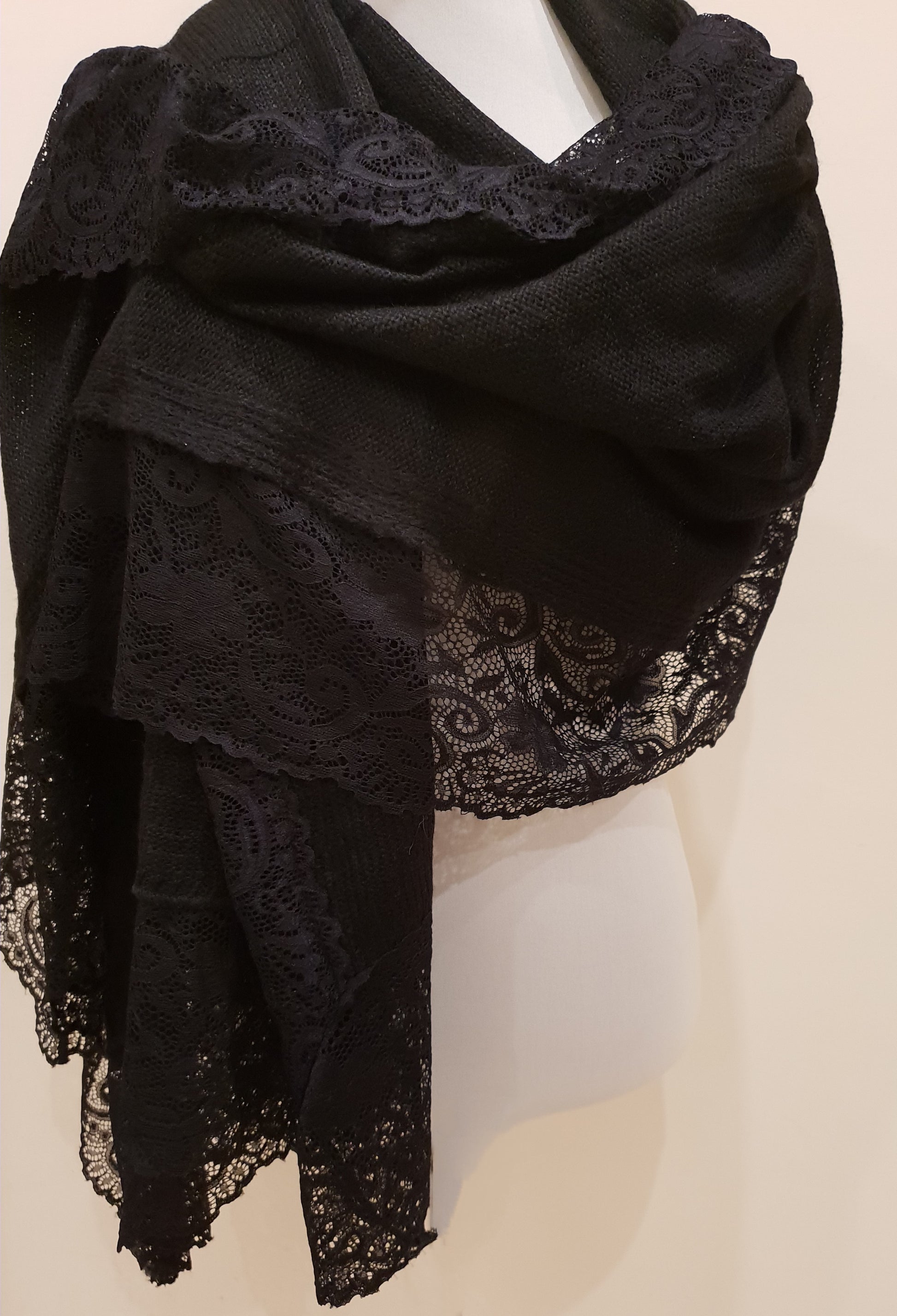 Maxy Sciarpone con Pizzo