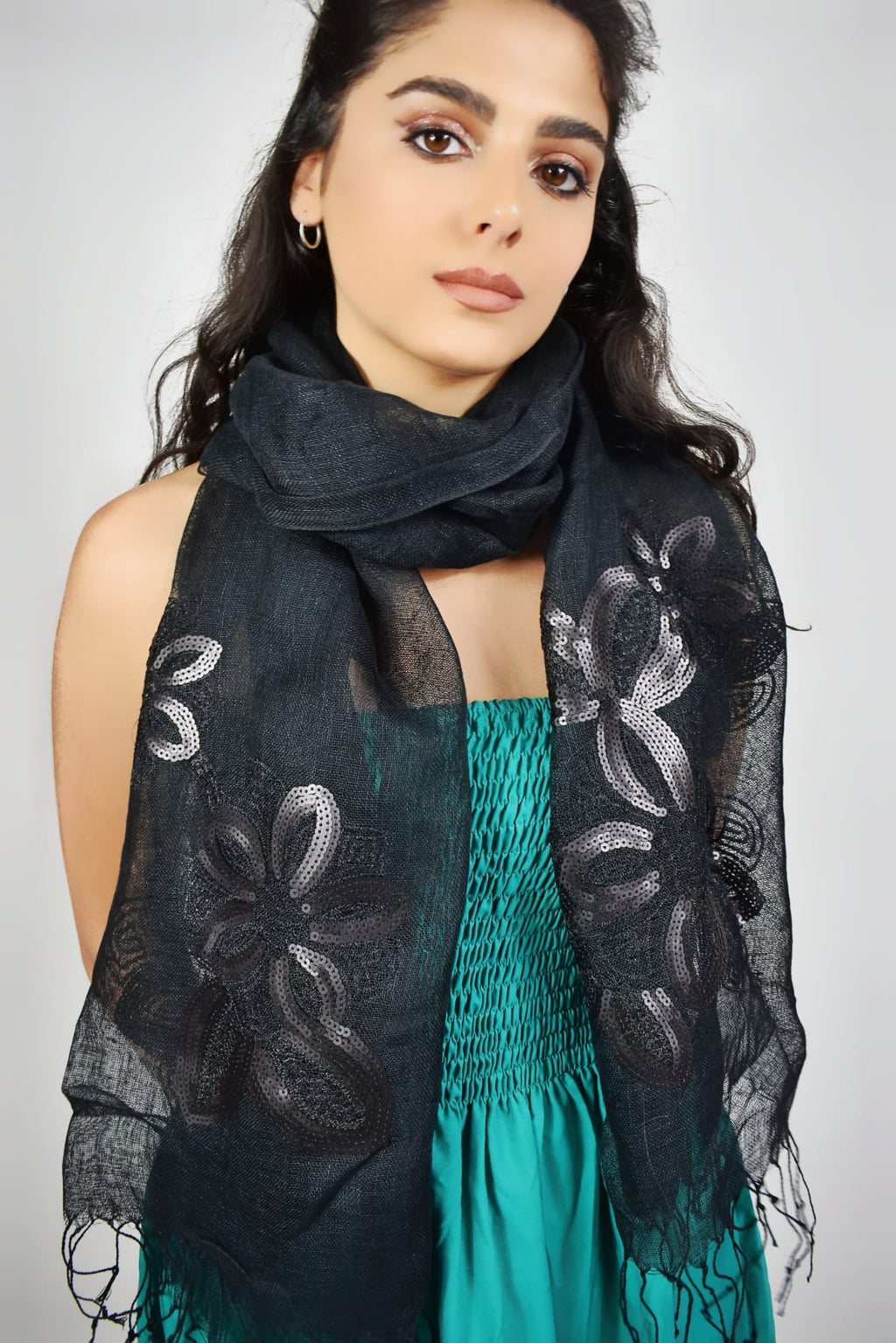 Stola in lino fiori neri